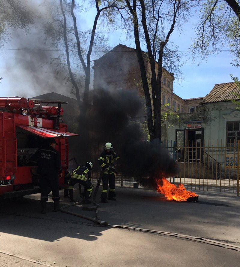 Перед Центральным отделением полиции тушили пожар (ФОТО) (фото) - фото 1